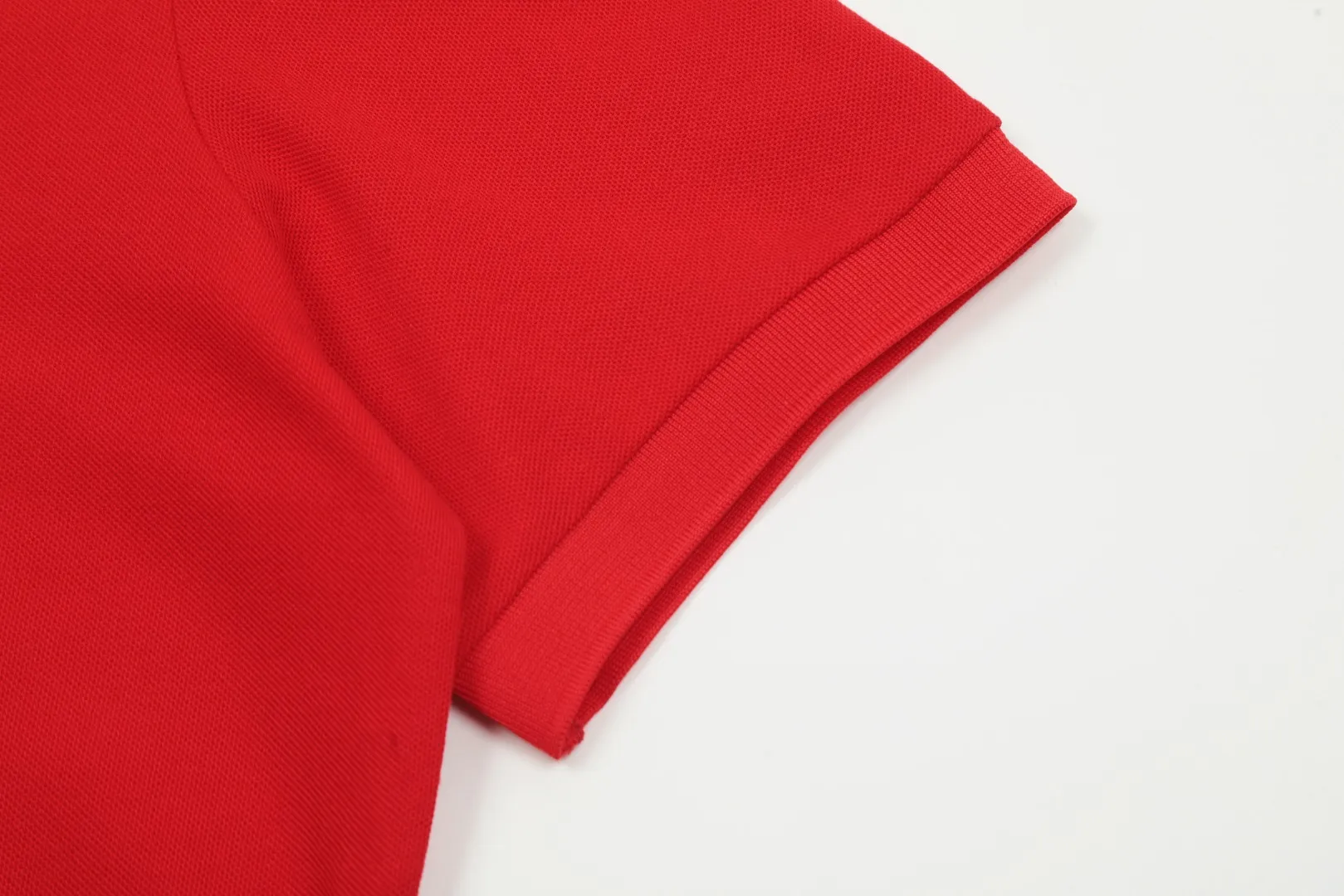 🅿️152 "Top quality" Style number: DS001# (not off the shelves all year round) [Ralph Lauren classic pony embroidered lapel POLO short sleeves] ✅Ralph Lauren Ralph Lauren classic basic versatile POLO short sleeves ✅Main supply platform live broadcast Wholesale entities will be replenished when out of stock Not removed from the shelves ✅ZP quality 1:1 version Scan the code to enter the GF website Z cabinet quality ✅Detailed quality The only one in Guangzhou Imported pique fabrics Mainly high-end, cost-effective and good quality. Needless to say, the version is restored to the original version. The maximum size can be worn up to 210 pounds. Loose, comfortable and stress-free. ✅Wear for work and life. Suitable for various occasions. A must-have recommendation for couples. Size: